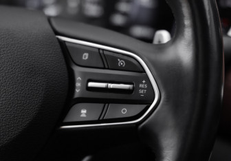 Подержанный автомобиль Hyundai Santa Fe 2019 года (15 фото)