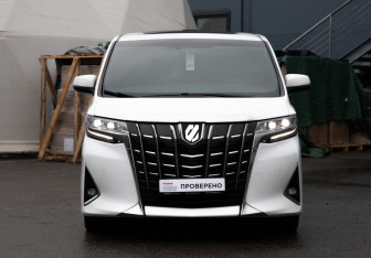 Подержанный автомобиль Toyota Alphard 2019 года (4 фото)