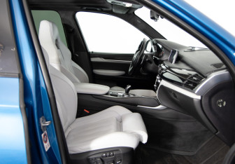 Подержанный автомобиль BMW X5 M 2017 года (14 фото)