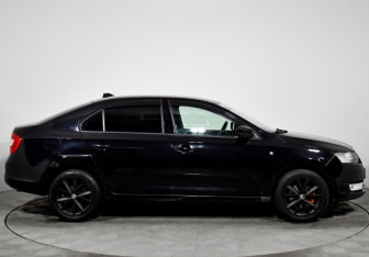 Подержанный автомобиль Skoda Rapid Liftback 2015 года (4 фото)