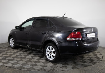 Подержанный автомобиль Volkswagen Polo Sedan 2013 года (4 фото)