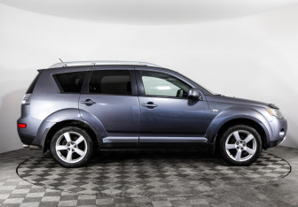 Подержанный автомобиль Mitsubishi Outlander 2008 года (4 фото)