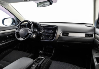 Подержанный автомобиль Mitsubishi Outlander 2016 года (9 фото)