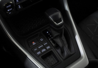 Подержанный автомобиль Toyota RAV4 2021 года (17 фото)