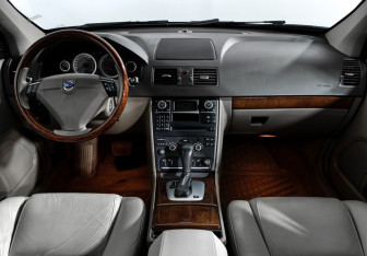 Подержанный автомобиль Volvo XC90 2011 года (15 фото)