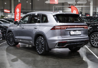 Подержанный автомобиль Geely Monjaro 2025 года (10 фото)