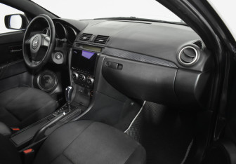 Подержанный автомобиль Mazda 3 Sedan 2007 года (12 фото)