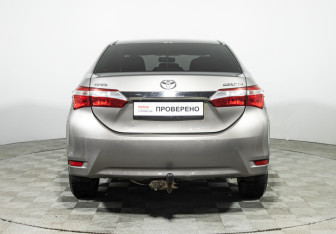 Подержанный автомобиль Toyota Corolla Sedan 2014 года (6 фото)