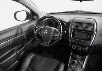 Подержанный автомобиль Mitsubishi ASX 2013 года (9 фото)
