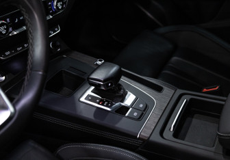 Подержанный автомобиль Audi Q5 2021 года (24 фото)