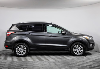 Подержанный автомобиль Ford Kuga 2017 года (4 фото)