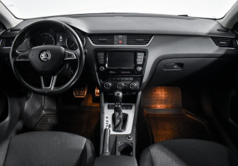Подержанный автомобиль Skoda Octavia Liftback 2016 года (14 фото)