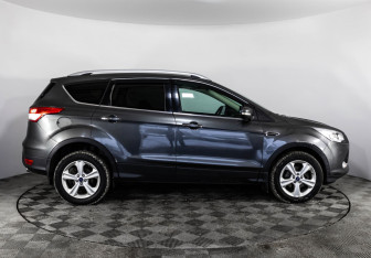 Подержанный автомобиль Ford Kuga 2016 года (4 фото)