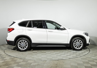 Подержанный автомобиль BMW X1 2020 года (4 фото)