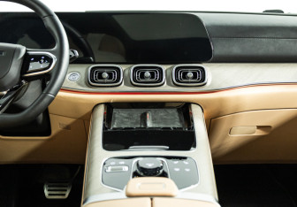 Подержанный автомобиль Jaecoo J8 2024 года (14 фото)