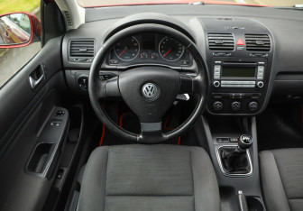Подержанный автомобиль Volkswagen Golf Hatchback 2008 года (12 фото)