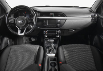 Подержанный автомобиль Kia Rio Sedan 2019 года (13 фото)