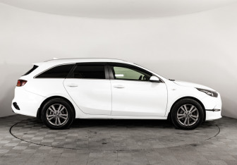 Подержанный автомобиль Kia Ceed Wagon 2021 года (4 фото)