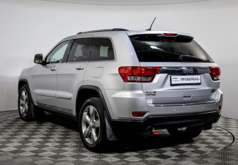 Подержанный автомобиль Jeep Grand Cherokee 2012 года (7 фото)