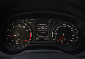Подержанный автомобиль Audi Q3 2013 года (13 фото)
