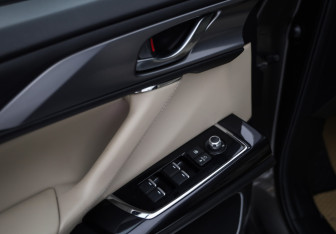 Подержанный автомобиль Mazda CX-9 2018 года (23 фото)