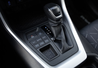 Подержанный автомобиль Toyota RAV4 2021 года (20 фото)