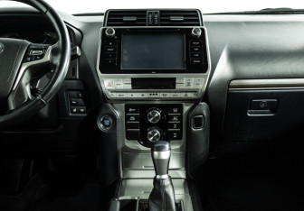Подержанный автомобиль Toyota Land Cruiser Prado 2019 года (14 фото)