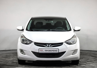Подержанный автомобиль Hyundai Elantra Sedan 2013 года (2 фото)