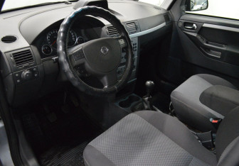 Подержанный автомобиль Opel Meriva 2007 года (10 фото)