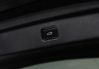 Подержанный автомобиль Lynk&Co 09 2023 года (30 фото)