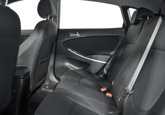Подержанный автомобиль Hyundai Solaris Hatchback 2012 года (12 фото)