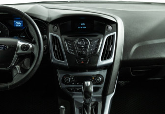 Подержанный автомобиль Ford Focus Hatchback 2014 года (14 фото)