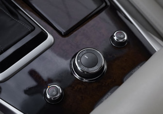 Подержанный автомобиль Infiniti QX60 2017 года (23 фото)