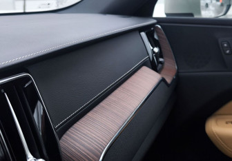 Подержанный автомобиль Volvo XC60 2020 года (27 фото)