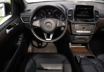 Подержанный автомобиль Mercedes-Benz GLE 2016 года (14 фото)