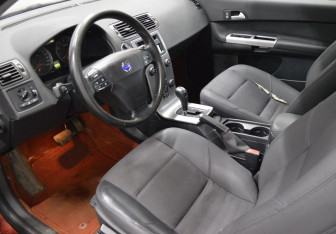 Подержанный автомобиль Volvo C30 2007 года (10 фото)