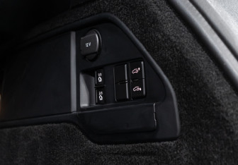 Подержанный автомобиль Volkswagen Touareg 2011 года (21 фото)