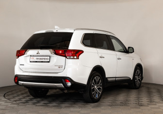 Подержанный автомобиль Mitsubishi Outlander 2017 года (5 фото)