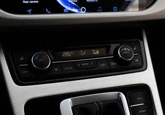 Подержанный автомобиль Geely Atlas 2019 года (16 фото)