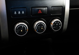Подержанный автомобиль Nissan X-Trail 2011 года (13 фото)