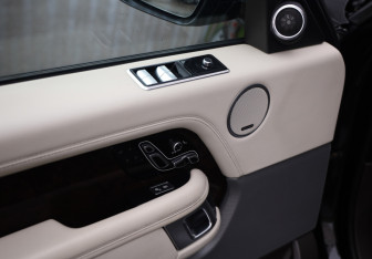 Подержанный автомобиль Land Rover Range Rover 2018 года (27 фото)
