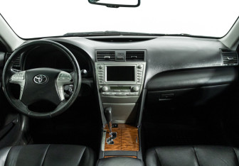 Подержанный автомобиль Toyota Camry Sedan 2010 года (13 фото)