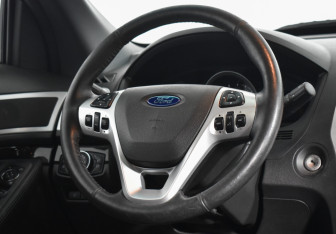 Подержанный автомобиль Ford Explorer 2015 года (15 фото)