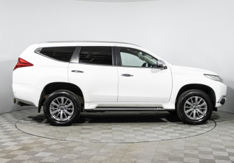 Подержанный автомобиль Mitsubishi Pajero Sport 2019 года (4 фото)
