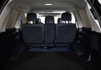 Подержанный автомобиль Toyota Land Cruiser Suv 2015 года (18 фото)