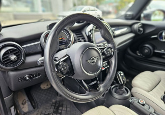 Подержанный автомобиль MINI Hatch 2020 года (15 фото)