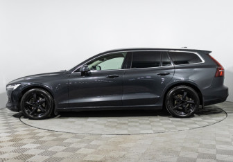 Подержанный автомобиль Volvo V60 2019 года (8 фото)