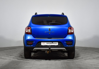 Подержанный автомобиль Renault Sandero 2019 года (6 фото)