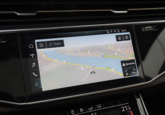 Подержанный автомобиль Audi Q8 2019 года (20 фото)
