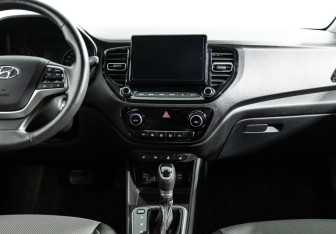 Подержанный автомобиль Hyundai Solaris Sedan 2021 года (14 фото)